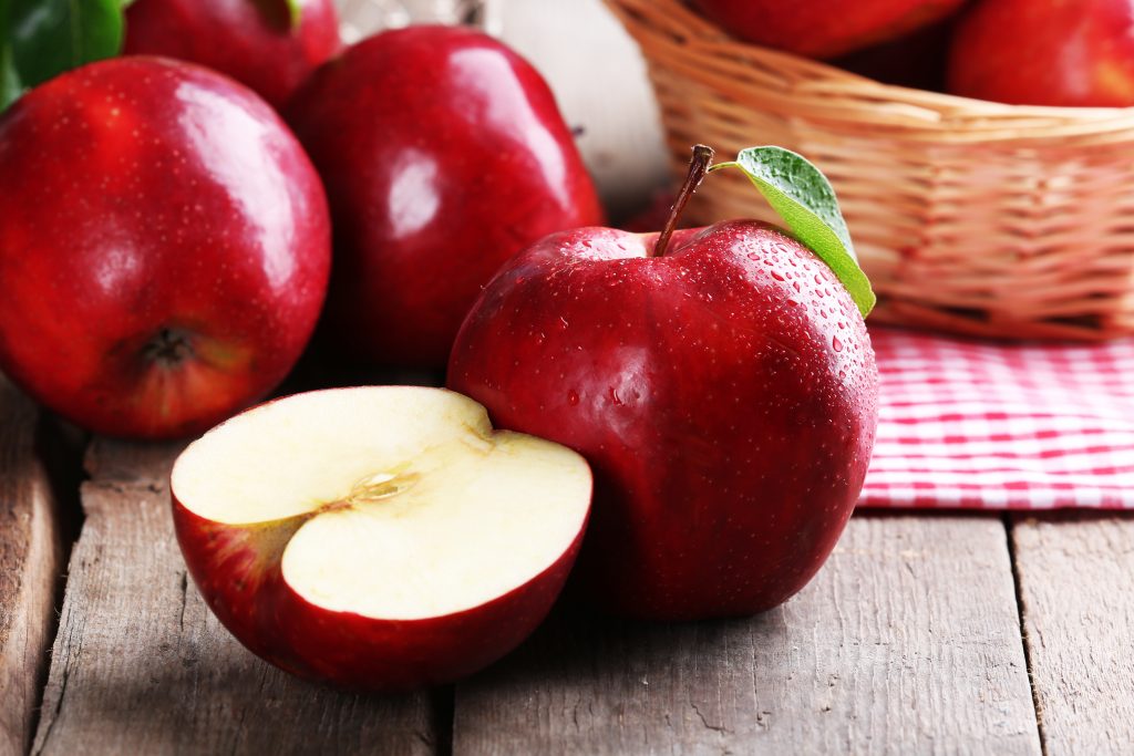 что такое яблоко фрукт или ягода